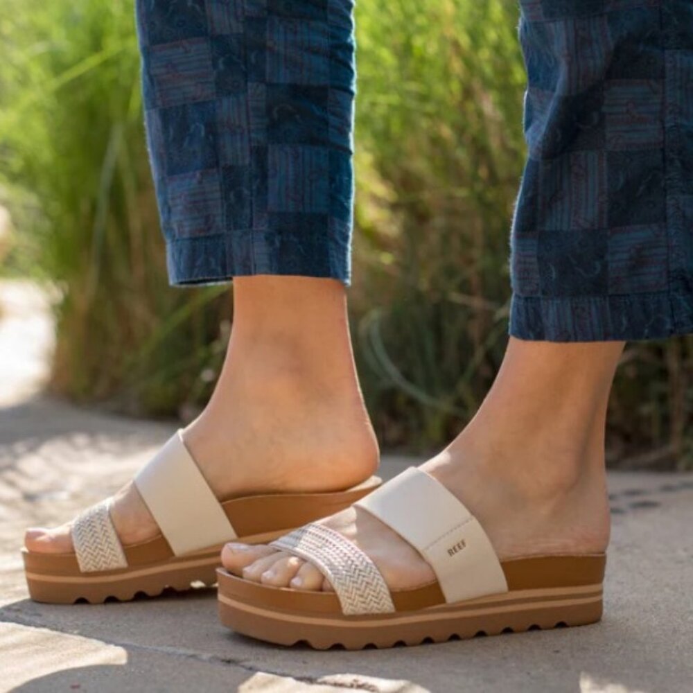 New! REEF Cushion Vista Hi Sandals